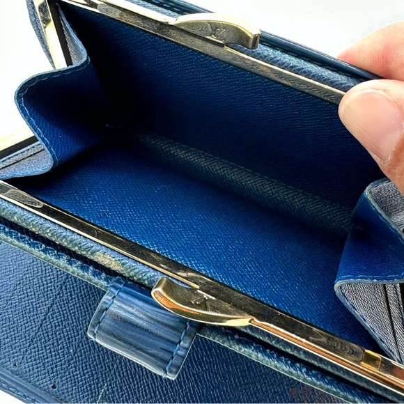 Louis Vuitton Blue Epi Leather Kisslock Wallet main image 2